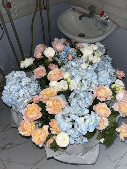 Цветы свежие купили за 45к продаем за 35