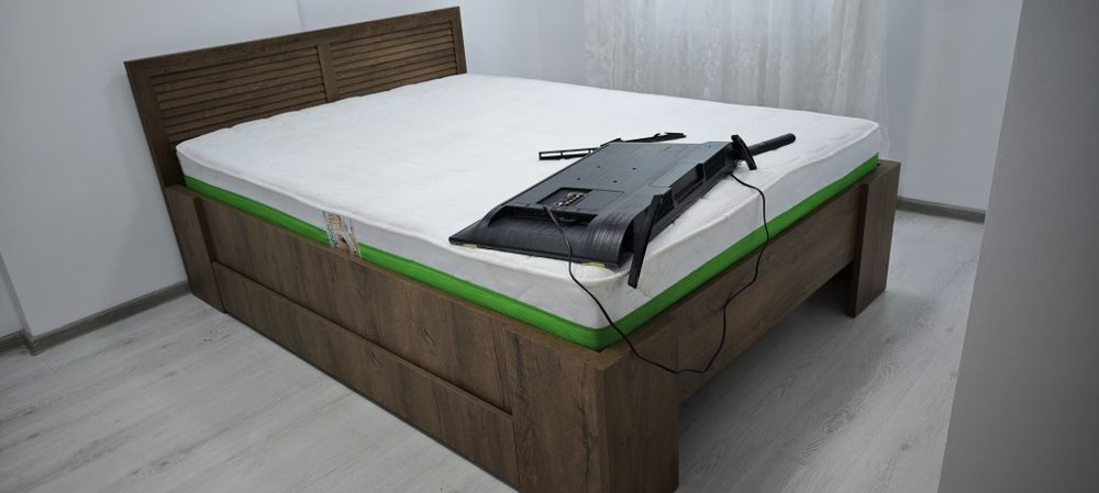 Vând dormitor pat și dulap noi