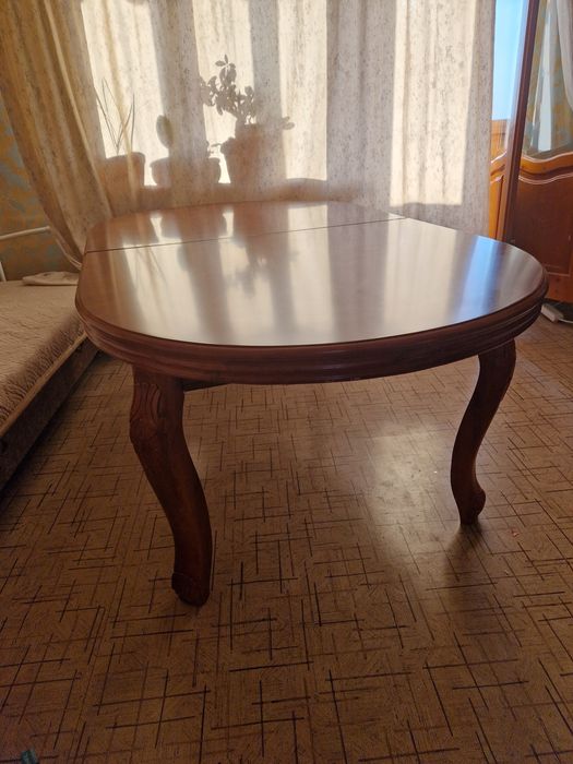 Стол дубовый обеденныйй