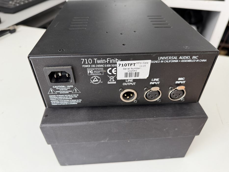Preamp /  preamplificator de microfon UAD 710 Twin Finity