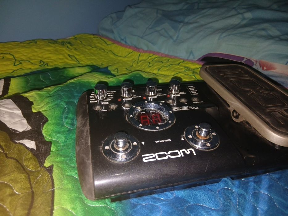 Zoomg2.1u guitar effect pedal
