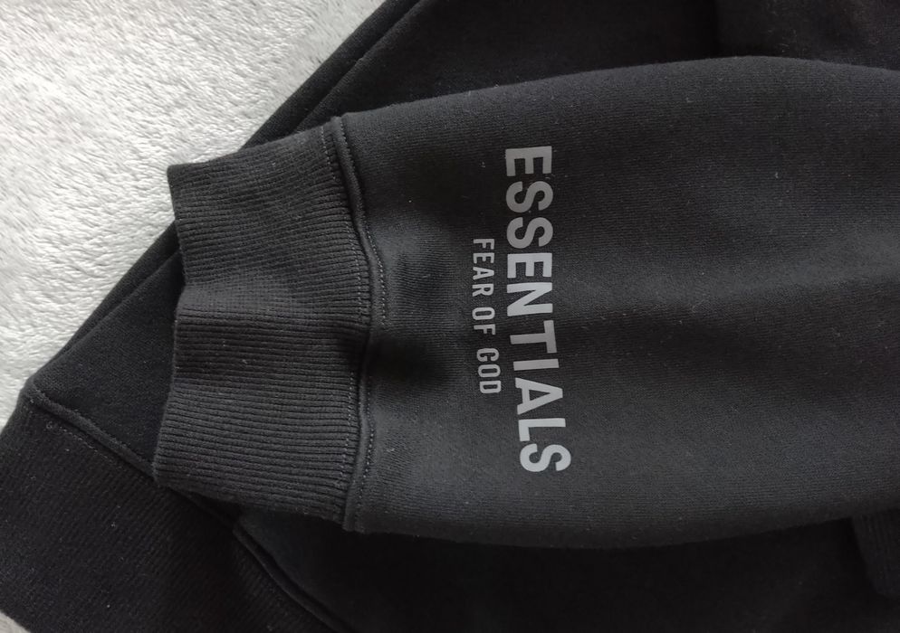 Essentials fear of god суичър