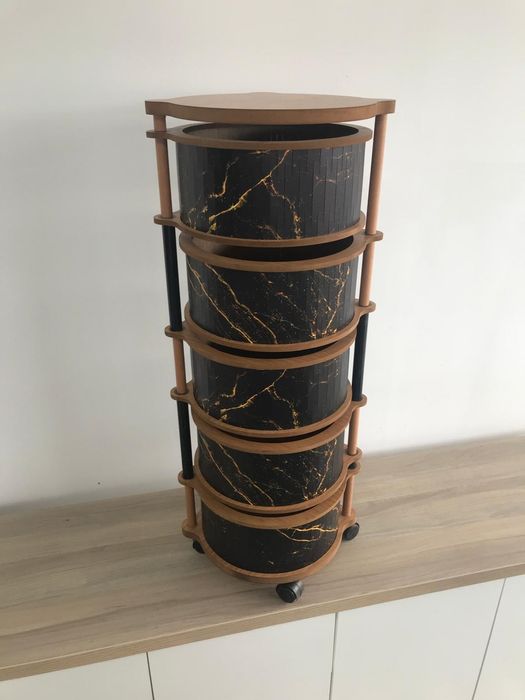 Функционални стилажи за кухнята от дърво