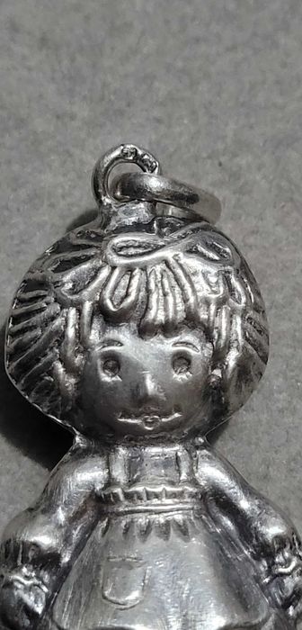 Pandantiv argint,  păpușa Raggedy Ann