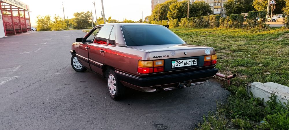 Продам машину Ауди 100 с3