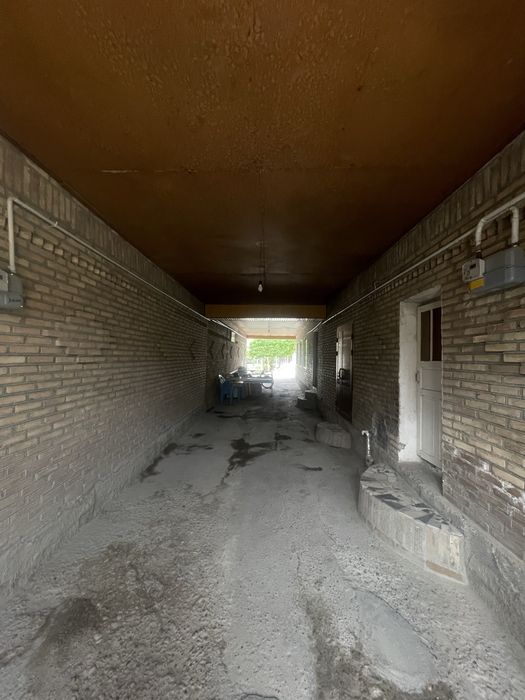 Uchastka sotiladi katta hovli tel qilinglar