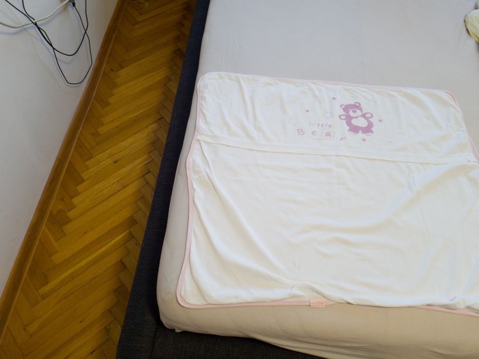 Paturite bebe 4 buc + 4 scutece albe bumbac