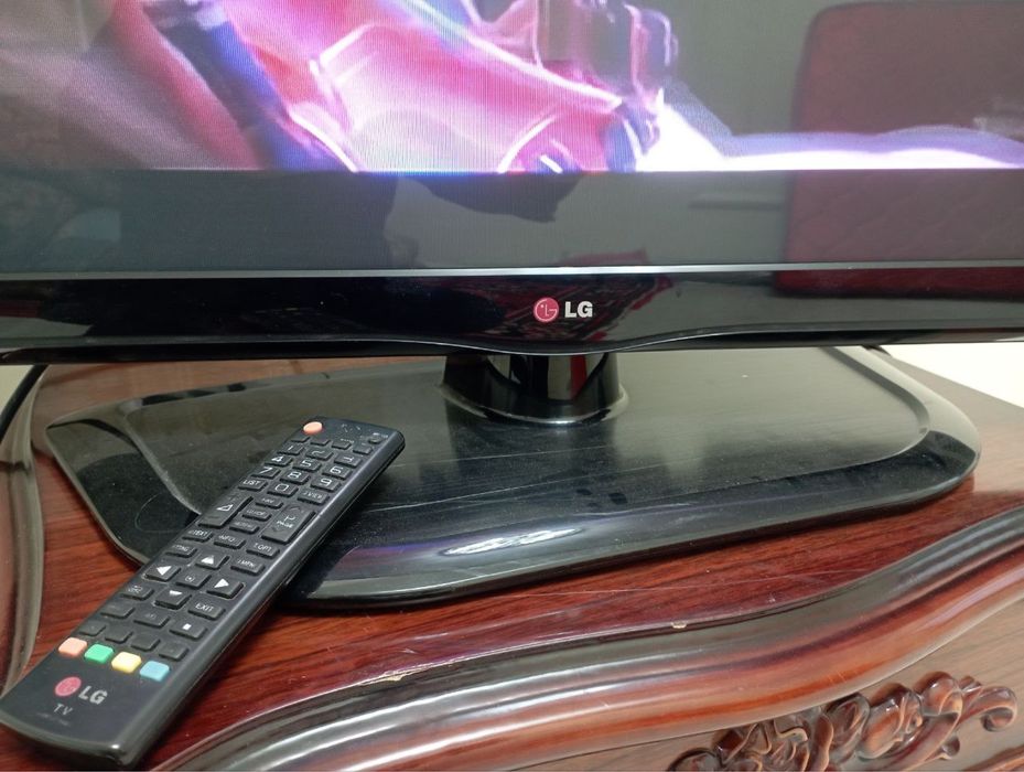 Телевизор LG 43*дюйм продаётся срочно 100$