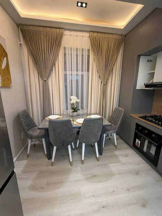 Просторная квартира с мебелью и техникой в ЖК Akay City, 115 м²