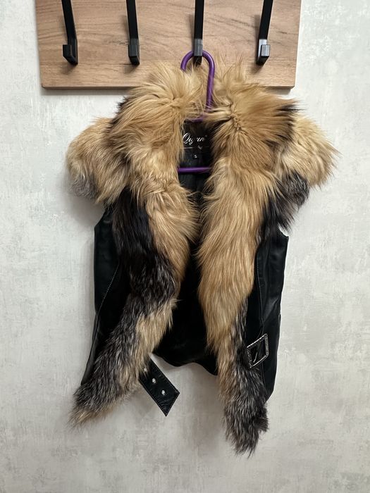 Жилетка,натуральная кожа,мех лиса,размер s