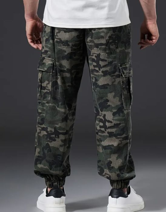 Камуфляжные джинсы.