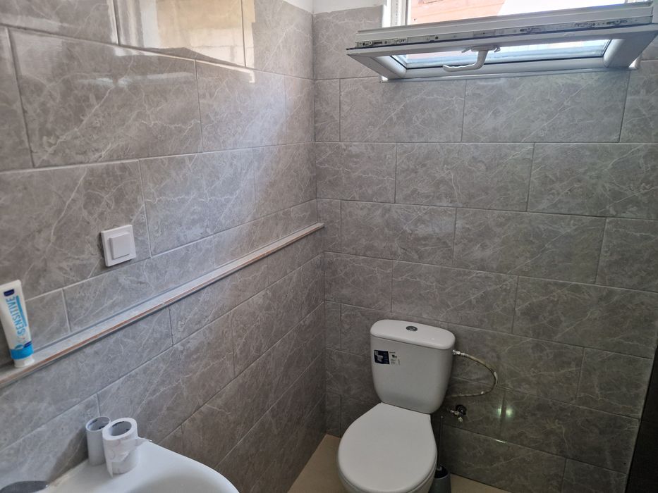 Vand casa la curte sector 5