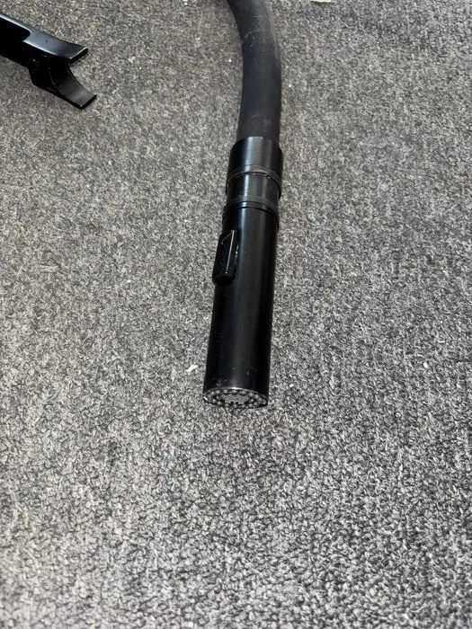 Baterie bucătărie neagră cu furtun extensibil, design modern