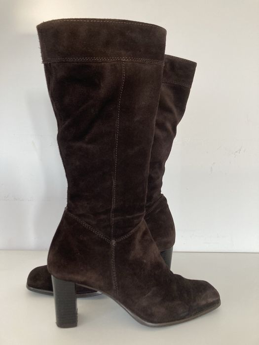 Cizme maro cu toc din piele intoarsa, marime 36