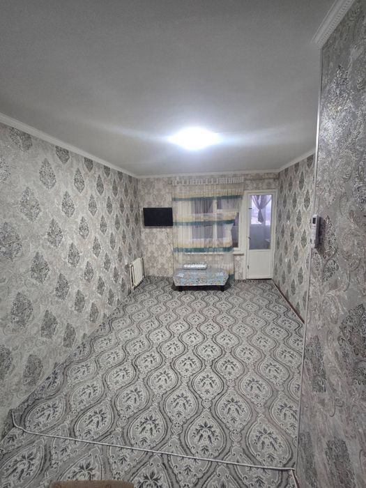 Kvartira sotiladi 1 xonali 60kv/m