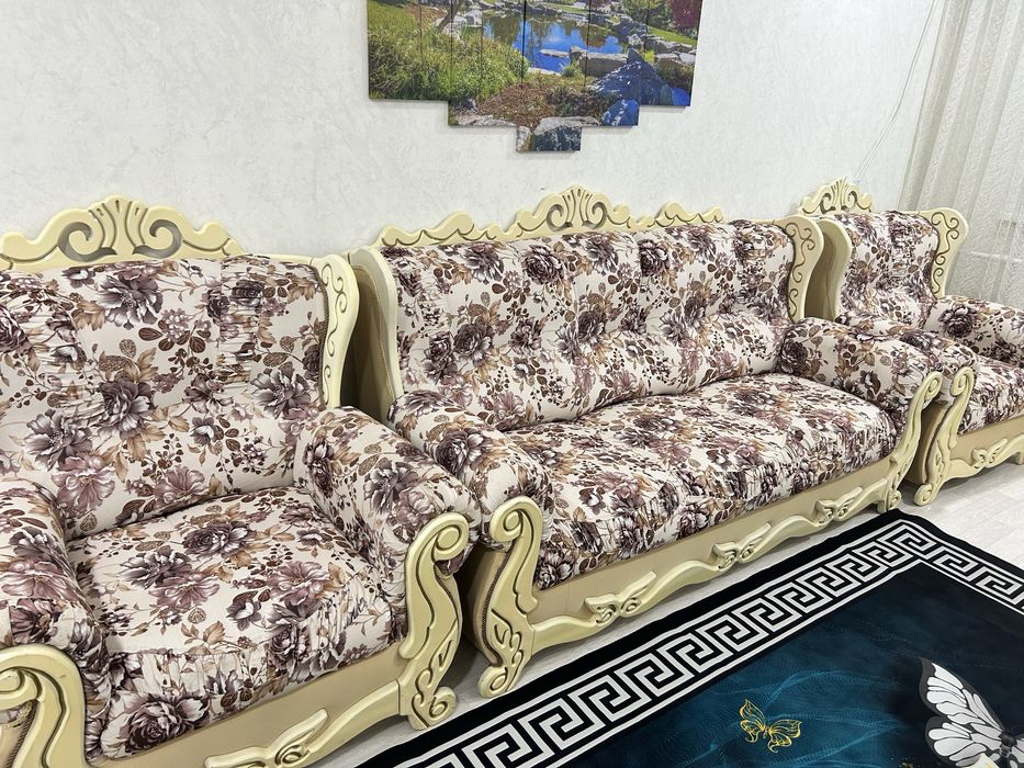 Угалок диван для зала.