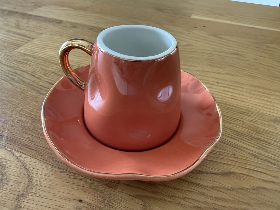 Farfuriute si ceașcă cafea