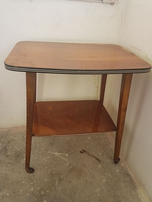 Scaun metalic model pliabil si masa extensibila masiv