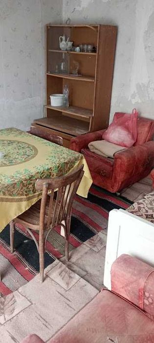 Продавам два обединени имота с две къщи