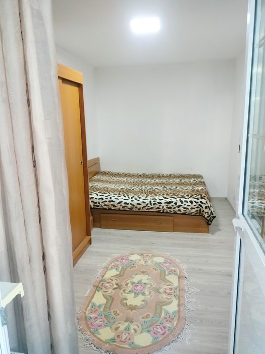 Apartament 2 cam , semidecomandat,,zona vest-podul înalt,etj 2 multiple îmbunătățiri.