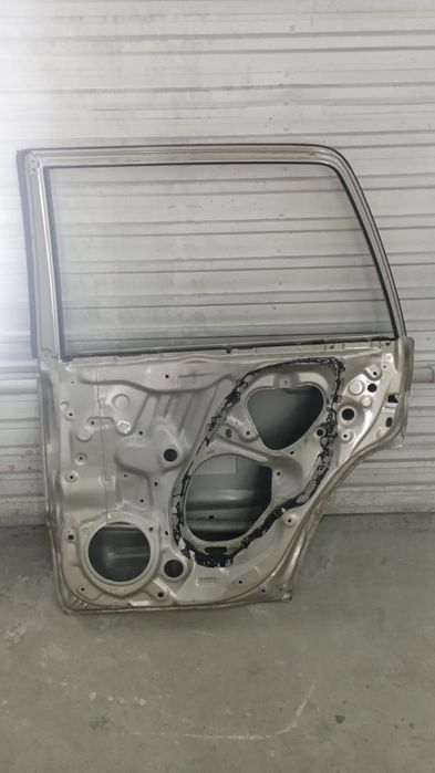 Продам дверь от Toyota 4Runner