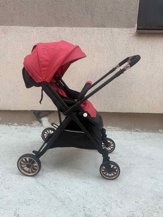 Carucior sport cu pozitie de somn si mâner reversibil, tip troller