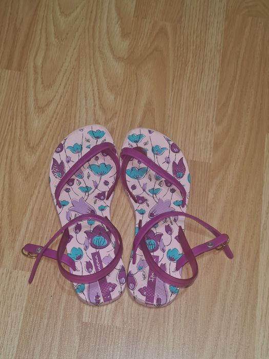 Sandale              .