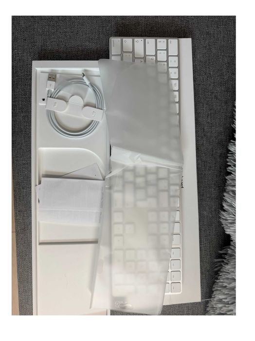 Apple Magic Keyboard с цифров блок – оригинална