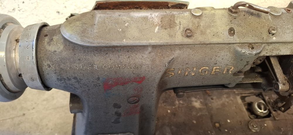 Masina de cusut SINGER