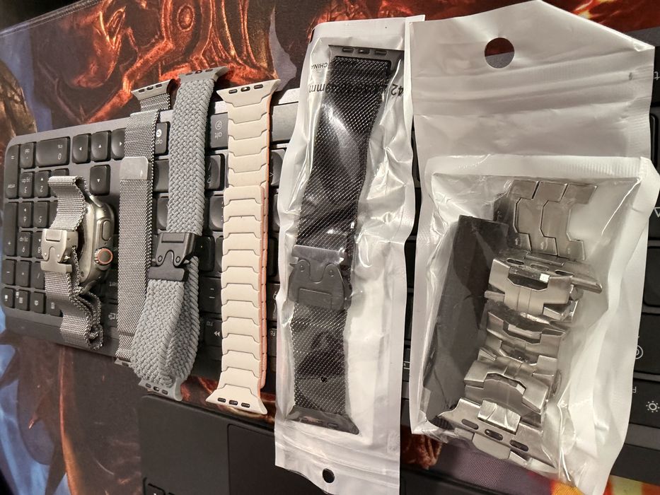 Apple watch Ultra 85% много добро състояние с 6 каишки. Пълен комплект