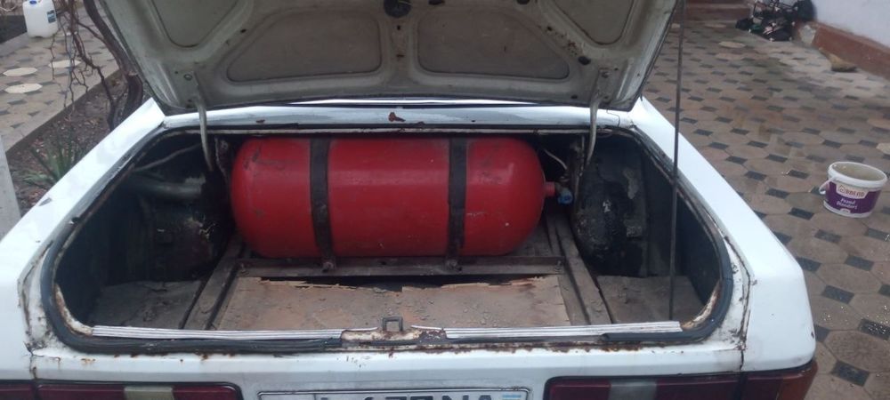 Газ-3102 холати урта балондан яхши 100 лик газ балон  документ  жойида