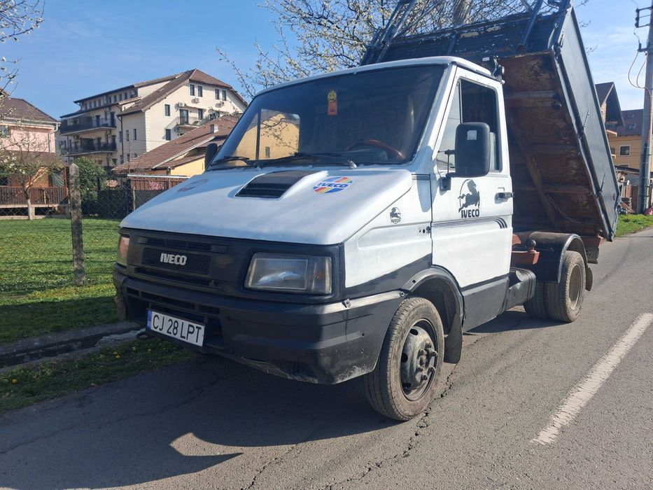 Camionetă ribaltabilă trilaterală