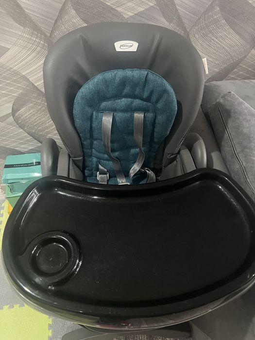 Продам деттский стульчик для кормления