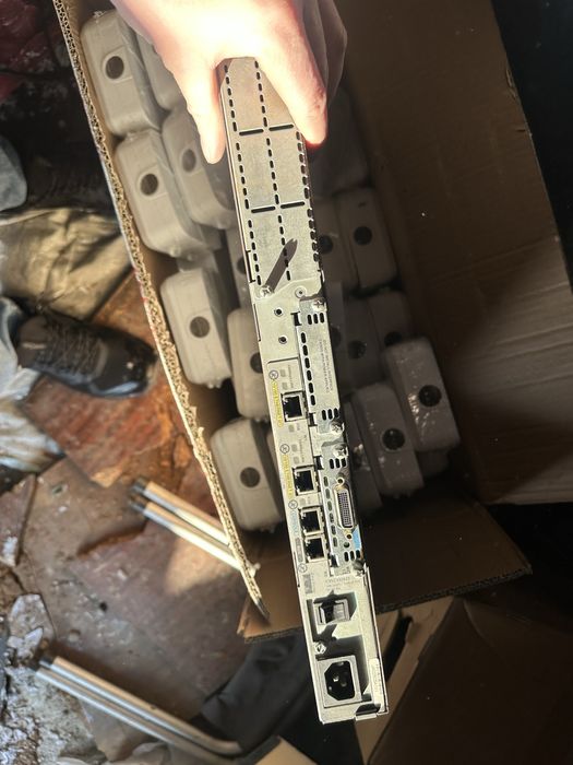 Продам маршрутизатор cisco 2600