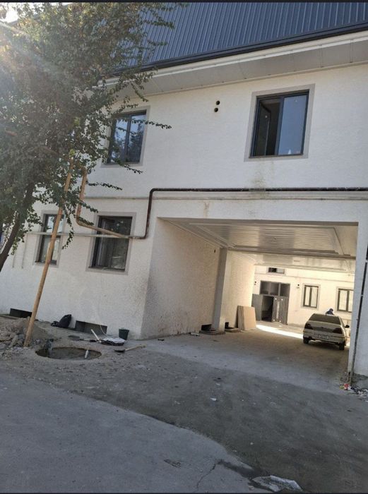 Рисовии́ бозор якинида. 1 хонали янги  уи́.