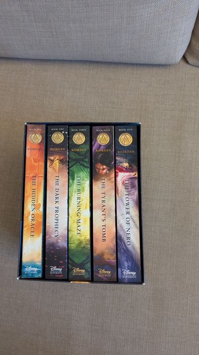 Рик Риърдън, поредица "Изпитанията на Аполон", на англ. език