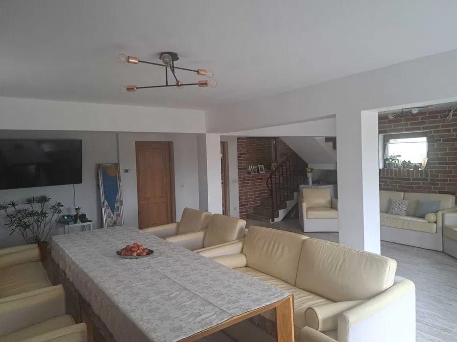 Vând casă zona semicentrală