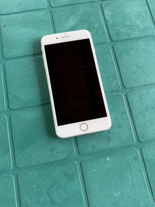 Възможен бартер/Iphone 8 Plus 64GB Бял