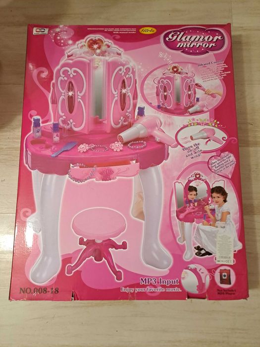 Детска козметична масичка