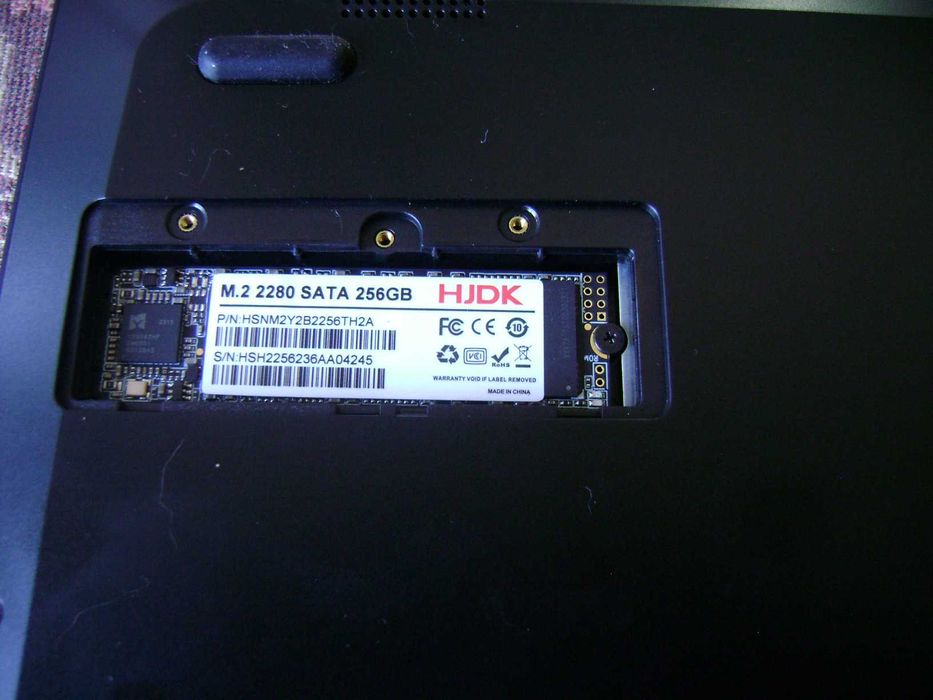 Нов лаптоп M15Pro - QuadCore, 8 GB DDR4, 256 GB SSD, зарядно, батерия