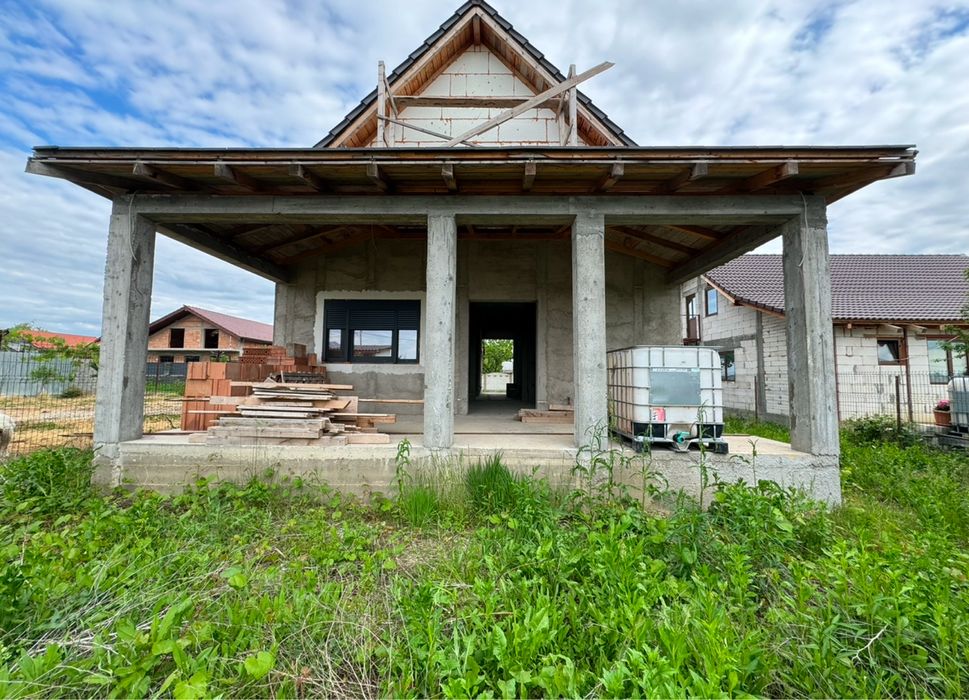 Vand casa moderna la gri - spatiu generos, materiale premium