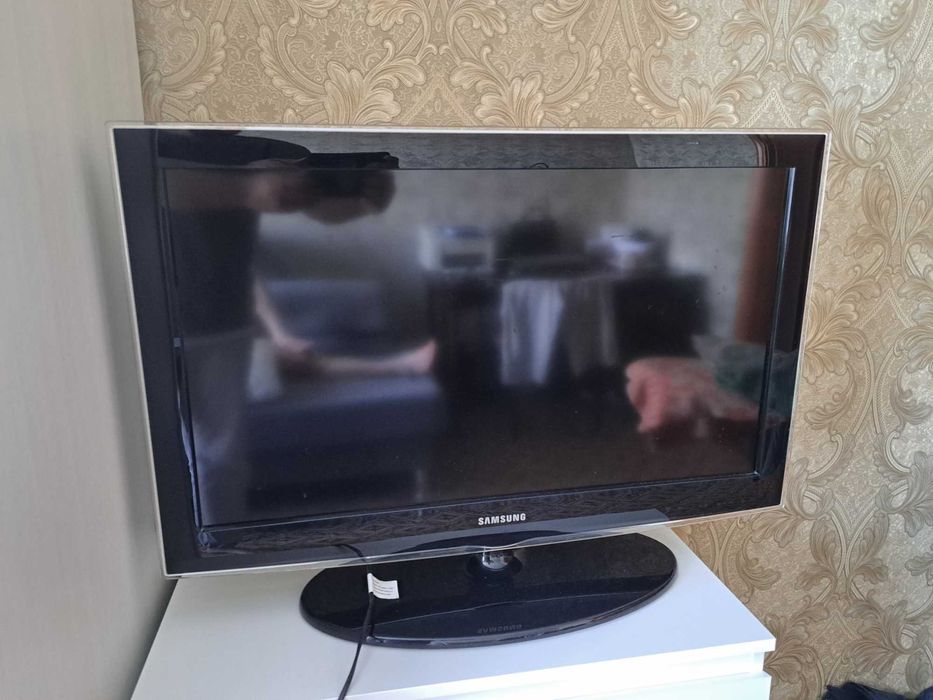 Телевизор Samsung LE-32D451G3W 32"