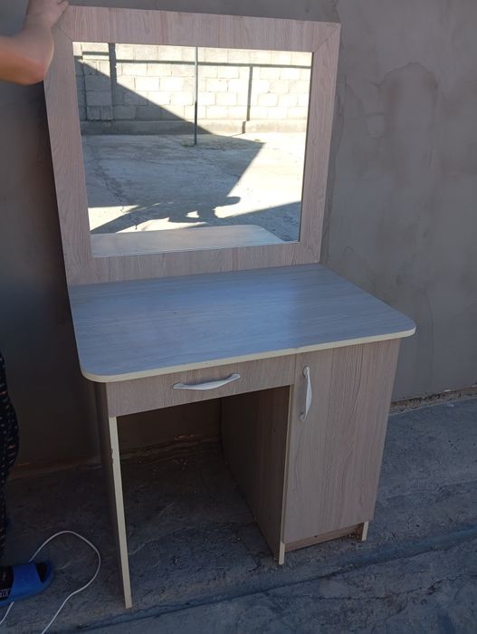 Продам макияжный столик