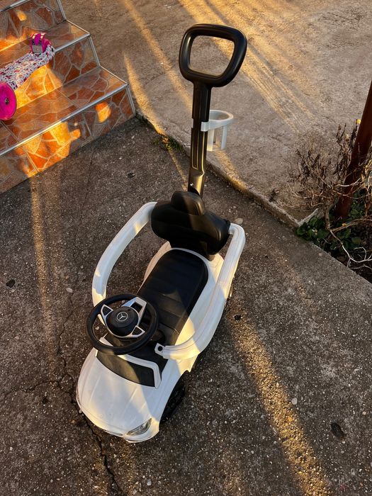 Кола за бутане с родителски контрол