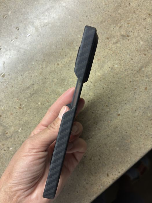 Продаю чехол Pitaka для Iphone 15 про