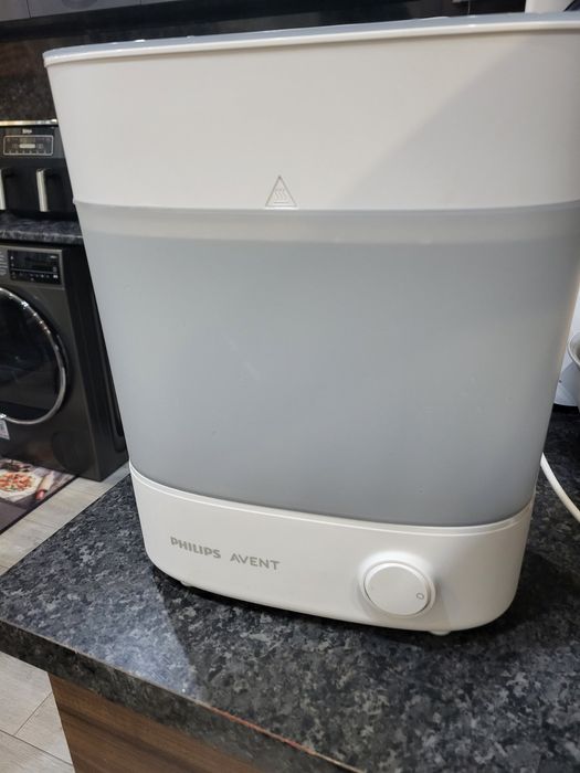 Продавам стерилизатор Филипс