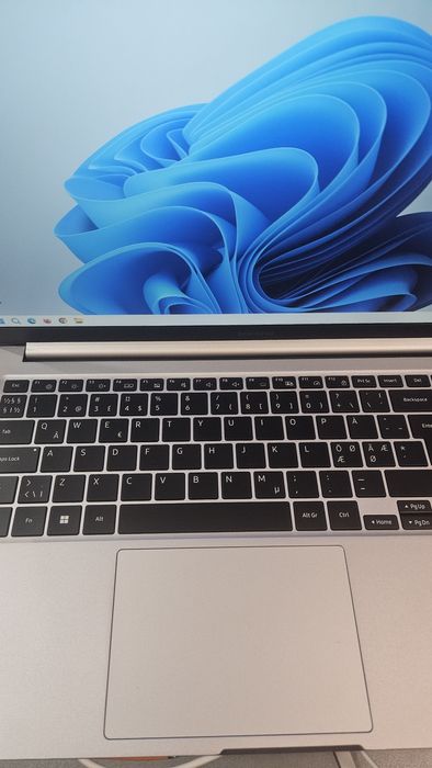 Лаптоп Samsung Galaxy Book4-отличен!