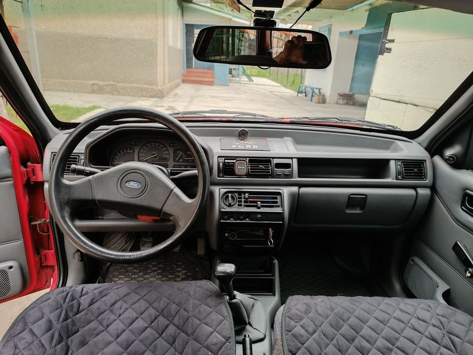 Автомобиль Ford fiesta