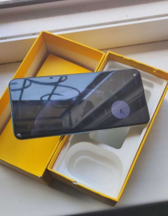 Realme 8 pro  8/128 (karobka bor/kelishamiz)