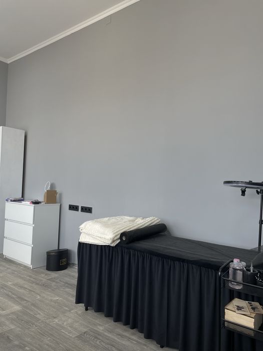 Сдается на субаренду место для бровиста